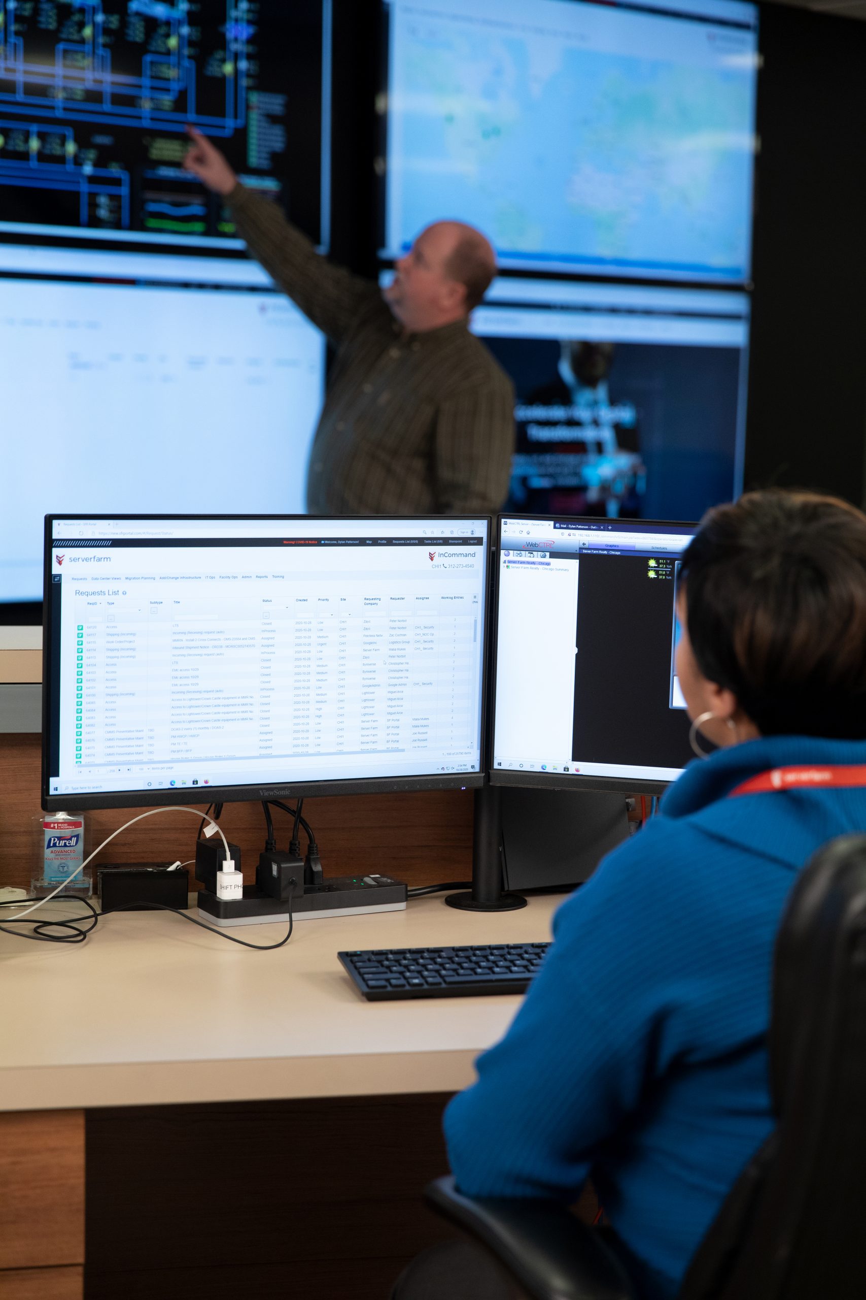 InCommand DMaaS techs working on data center operations InCommand DMaaS techs working on data center operations